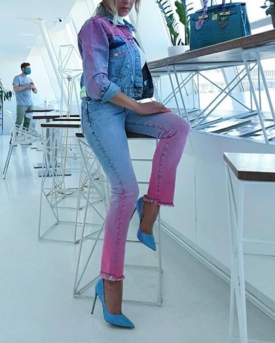 Костюм джинсовый розовый с голубым с брюками 36 размера