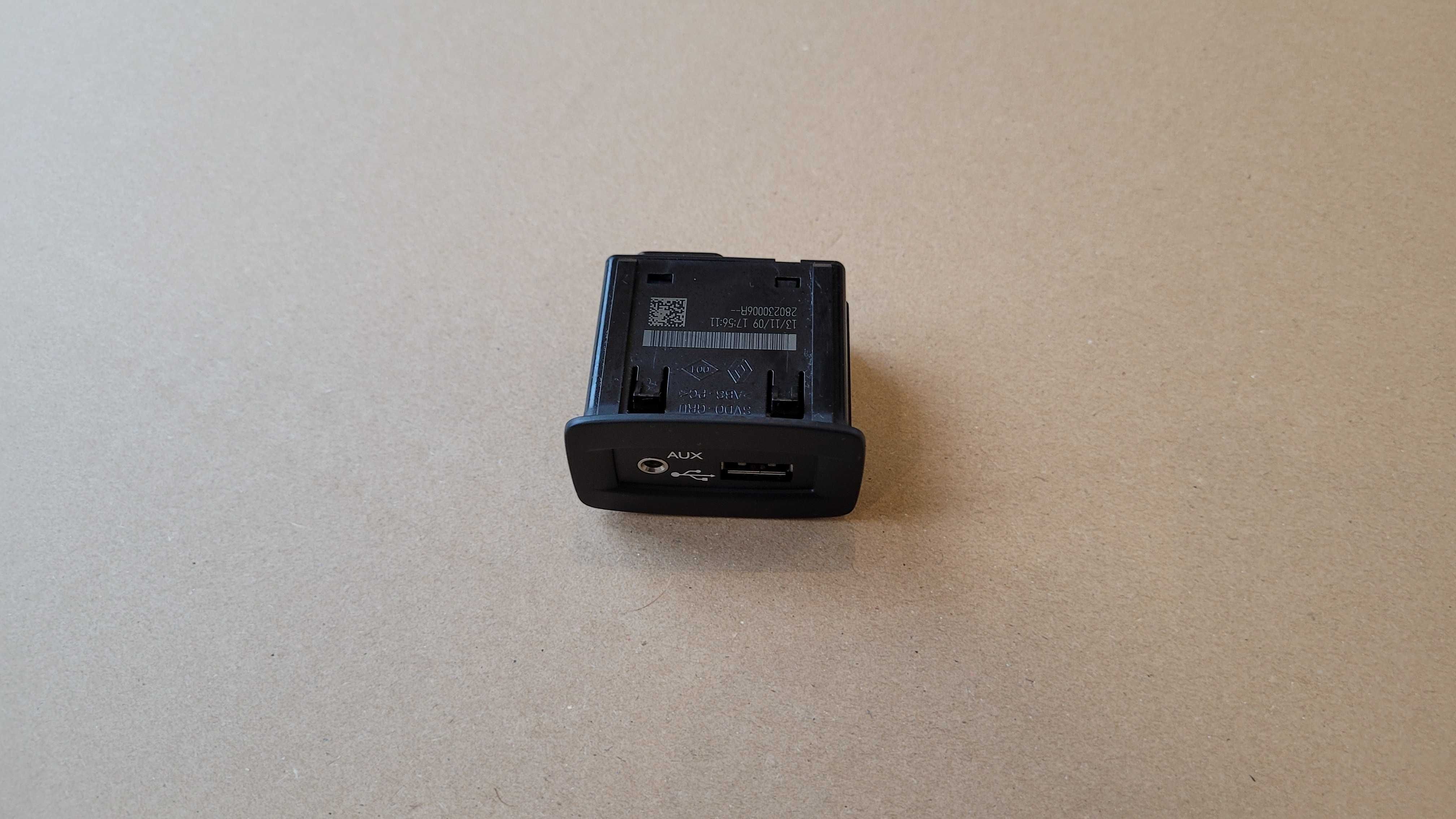 gniazdo czytnik usb AUX  Renault Megane III 3