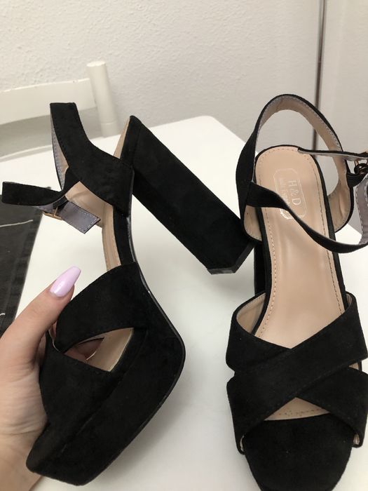 Sapatos veludo preto