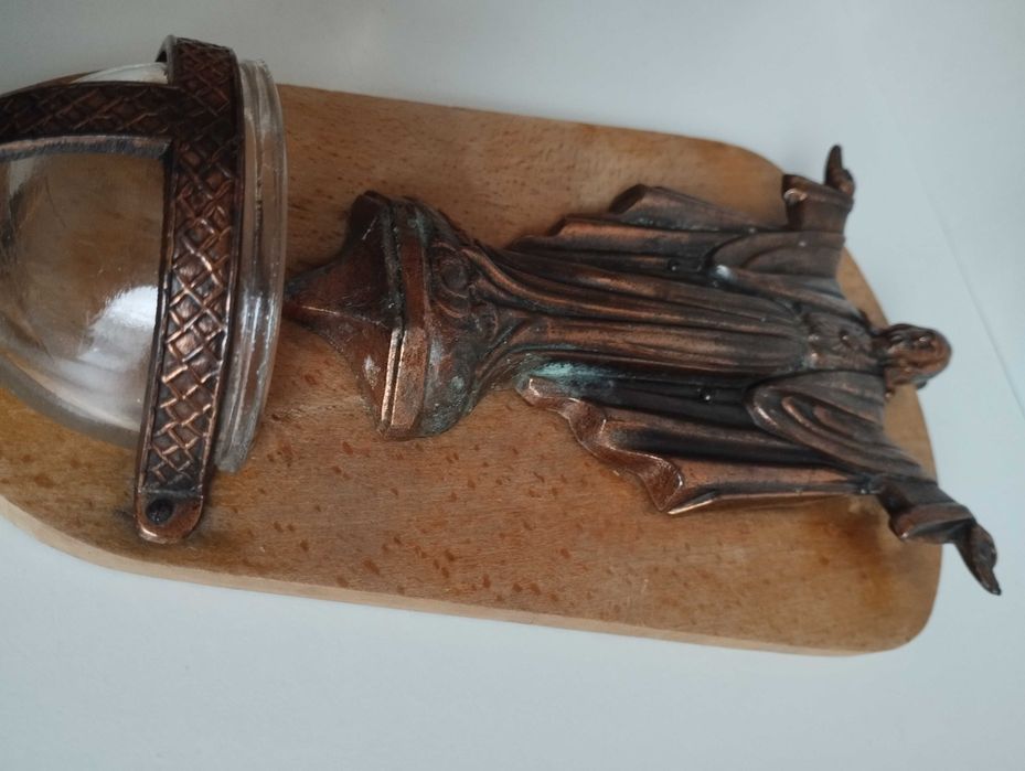 kropielnica z Panem Jezusem .