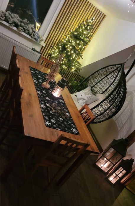 Stół drewniany ogromny ,krzesła gratis...