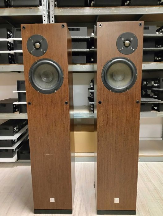 Kolumny głośnikowe AKKUS X3. Głośniki Usher.