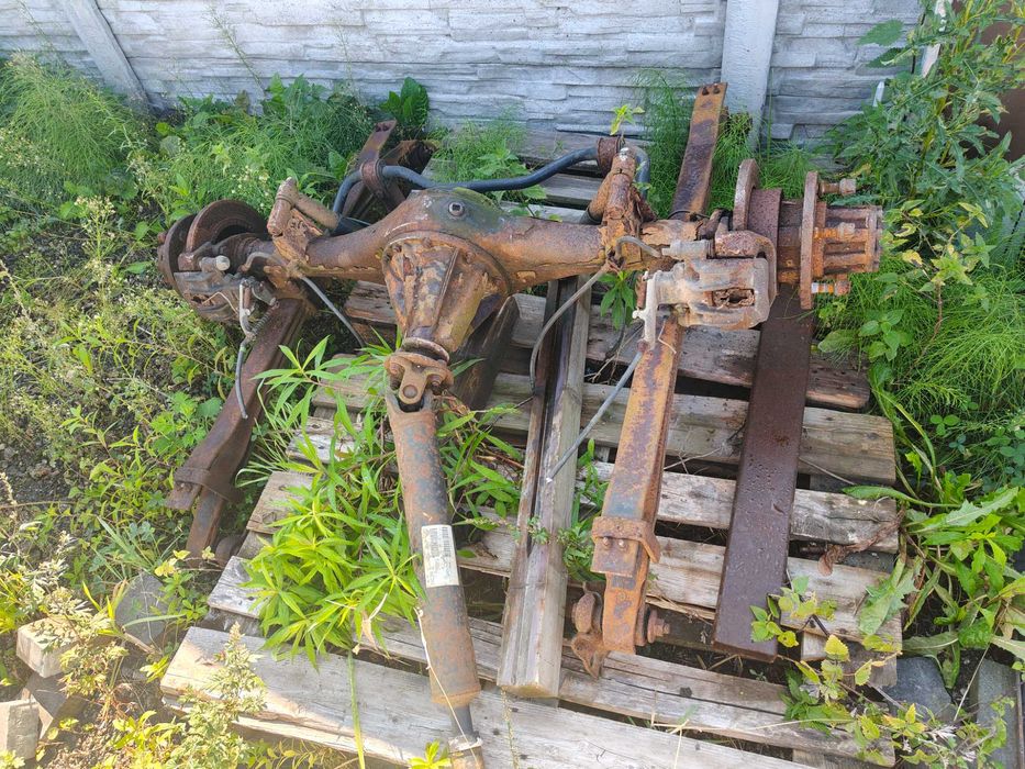 Most tylni z resorami Nissan CABSTAR 35.13 z 2008roku 2,5D 130KM