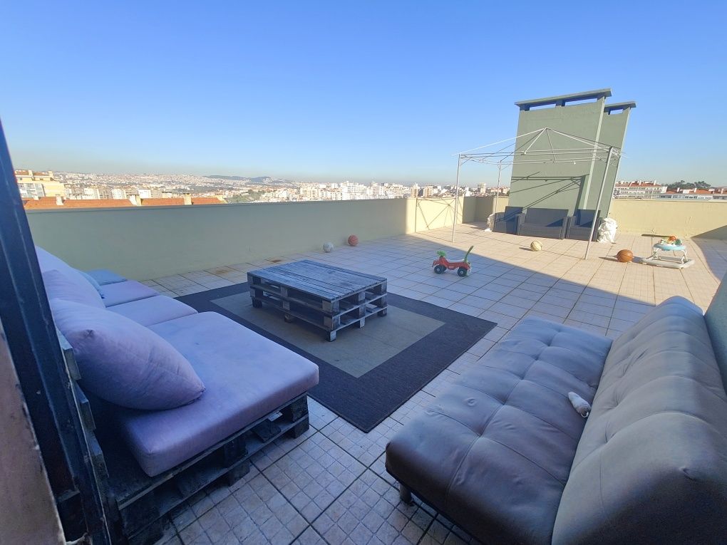 " PENTHOUSE " Portas de Benfica ". Terraço privado de 90 m2