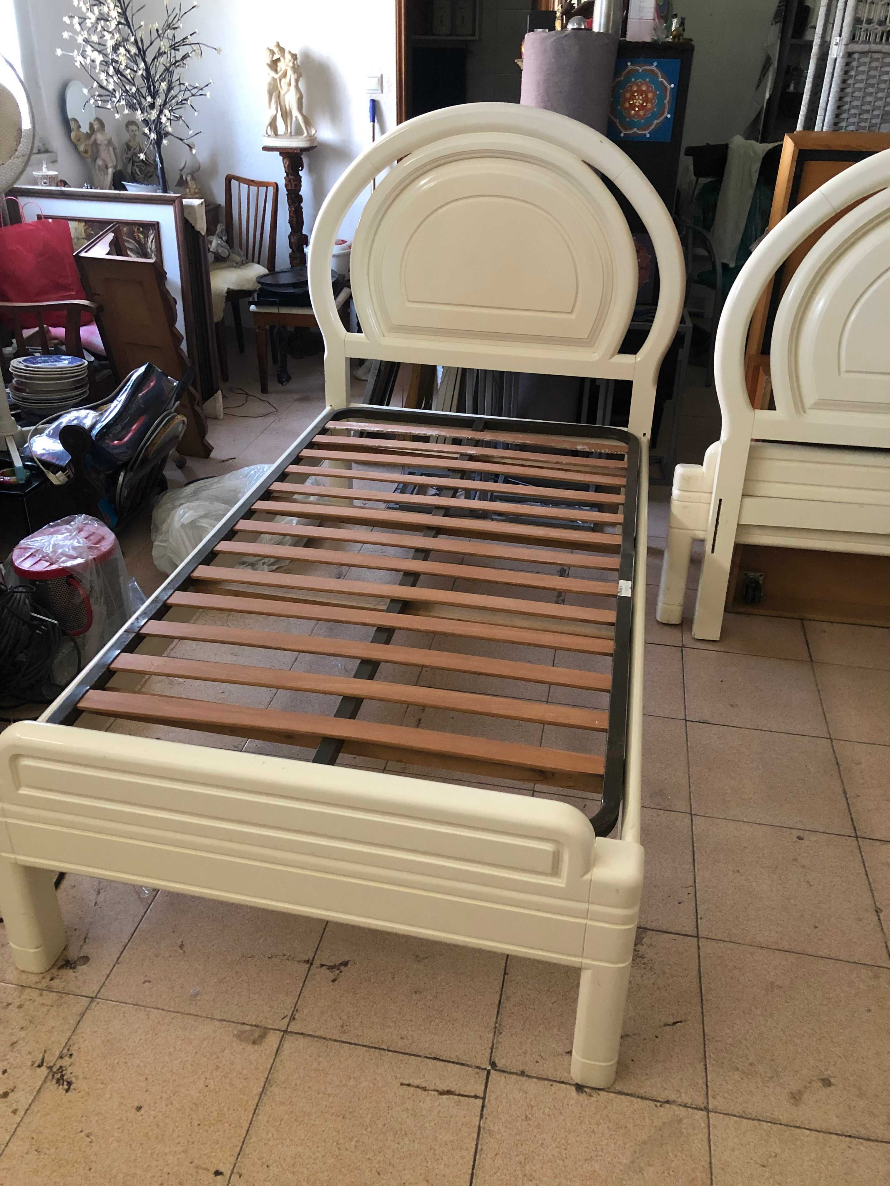 2 camas de solteiro branco lacado em com estado para despachar