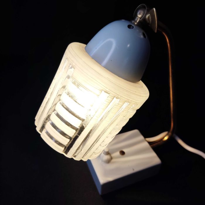 Lampka nocna metalowa z kloszem szklanym - lata 60 - stan bardzo dobry