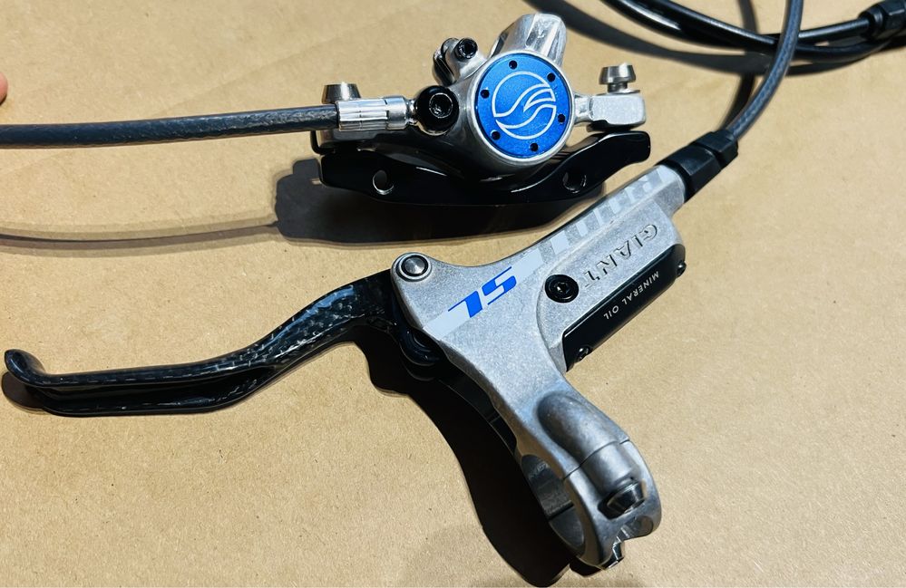 Hamulce hydrauliczne tarczowe GIANT ROOT SL Klamki CARBON Zaciski NOWE