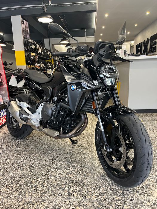 BMW F 900 r de Julho de 2025. 1420 Kms. Style Triple Black