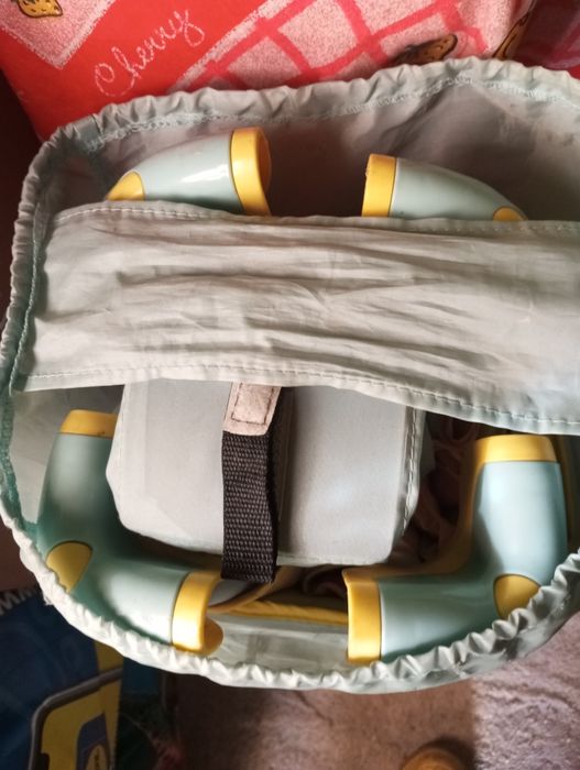 Cama para bebê praticamente nova