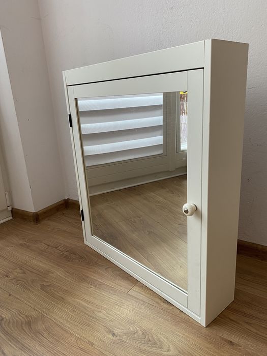 Szafka łazienkowa z lustrem