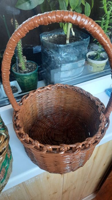 Детские пасхальные  корзинки из бумажной лозы.