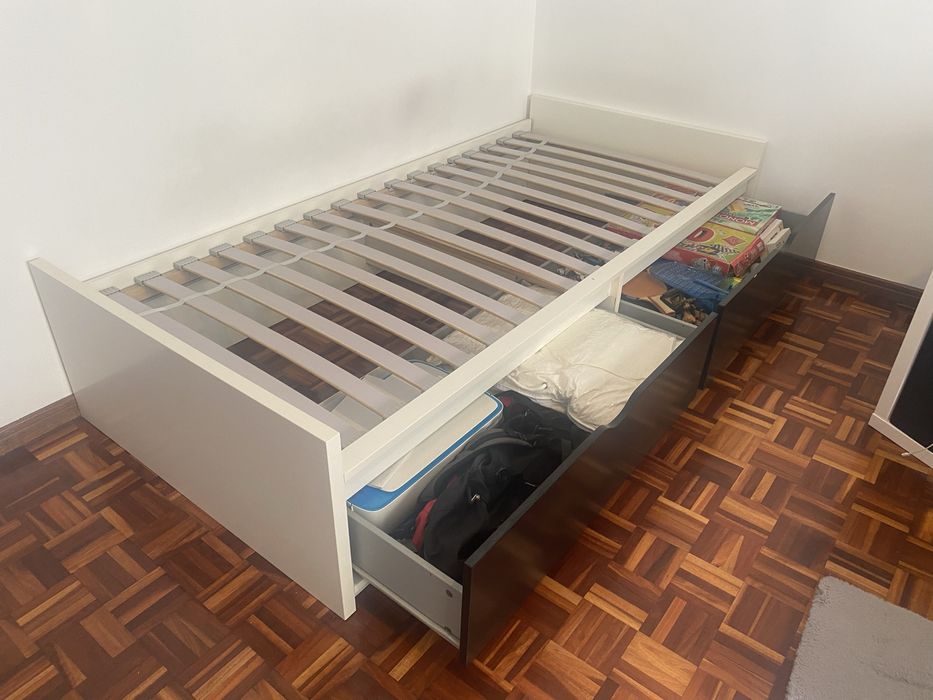 Cama de solteito IKEA com colchão