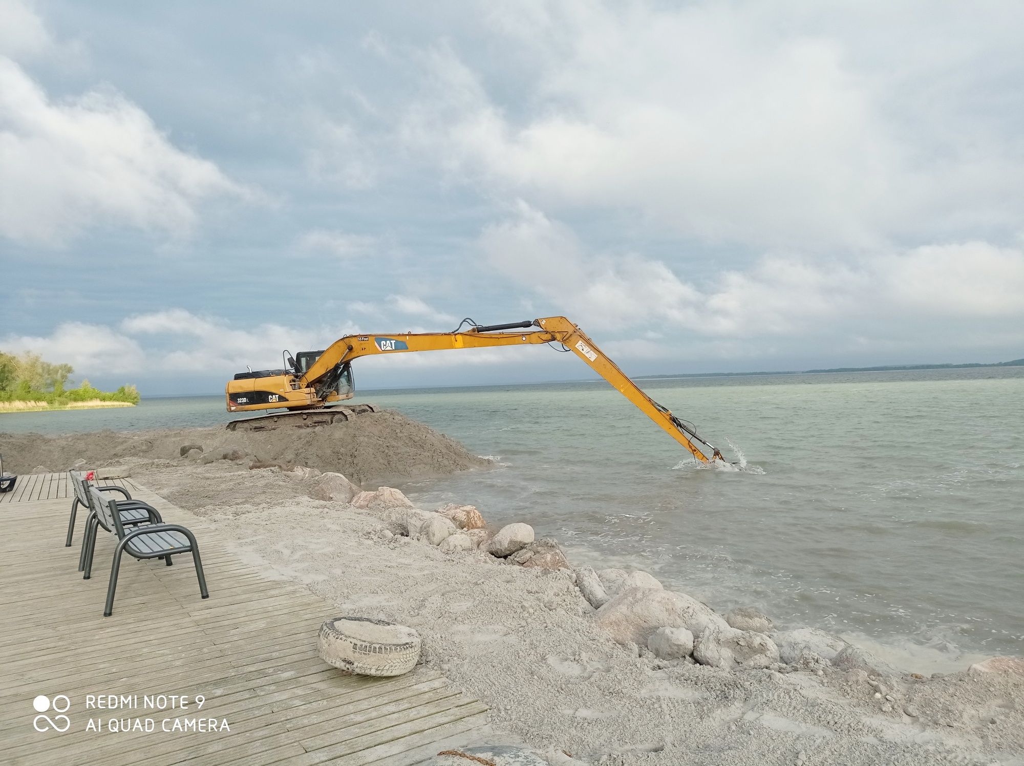 Roboty ziemne kopanie zbiorników retencyjnych stawów staw wykopy plaże