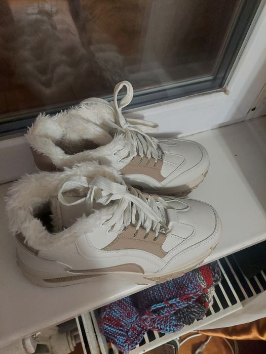 Зимові кросівки,  ботинки зимові 2 та осінні2 по 200 гривень