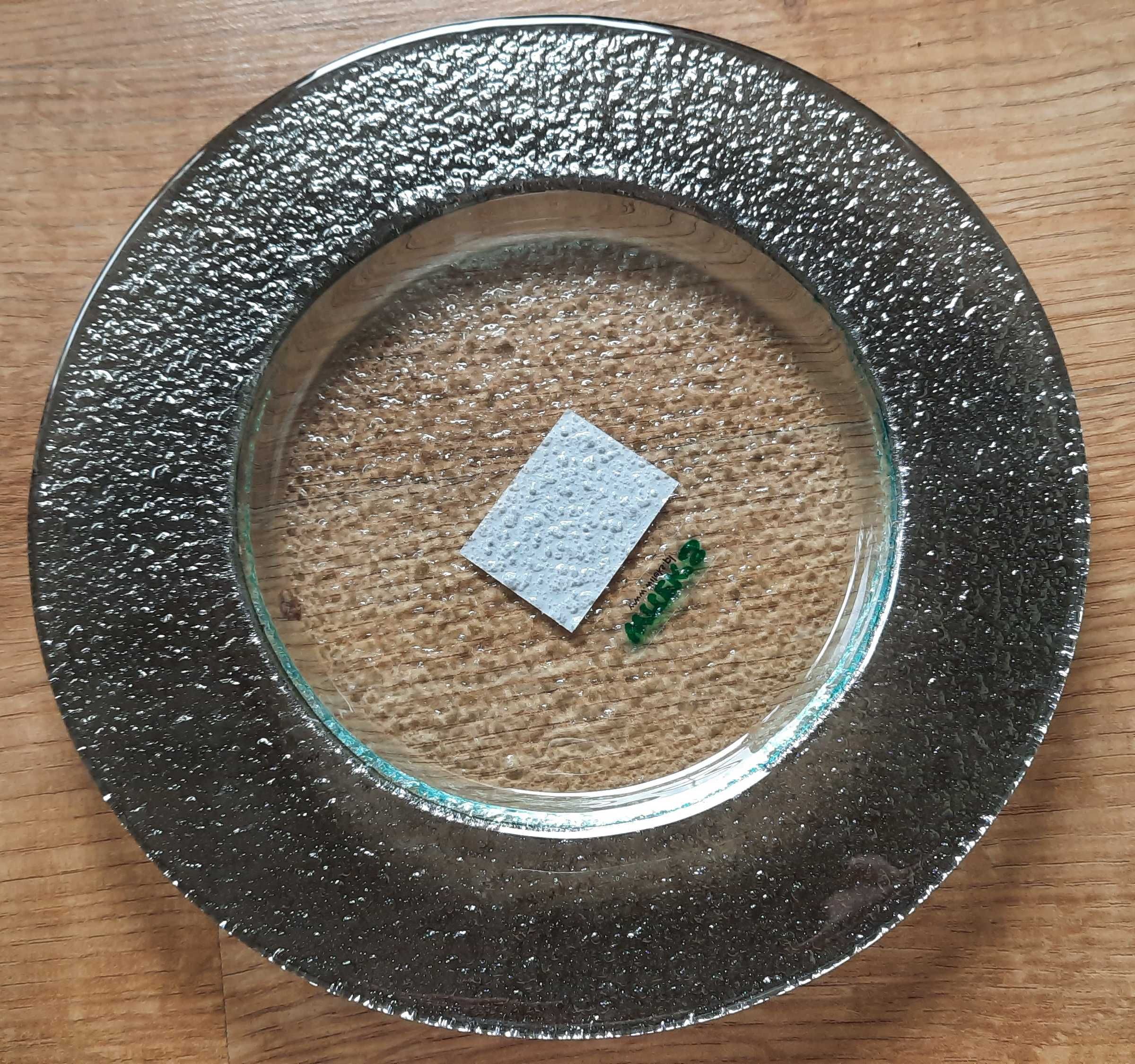 Talerzyki deserowe ze srebrnym rantem śr.21 cm