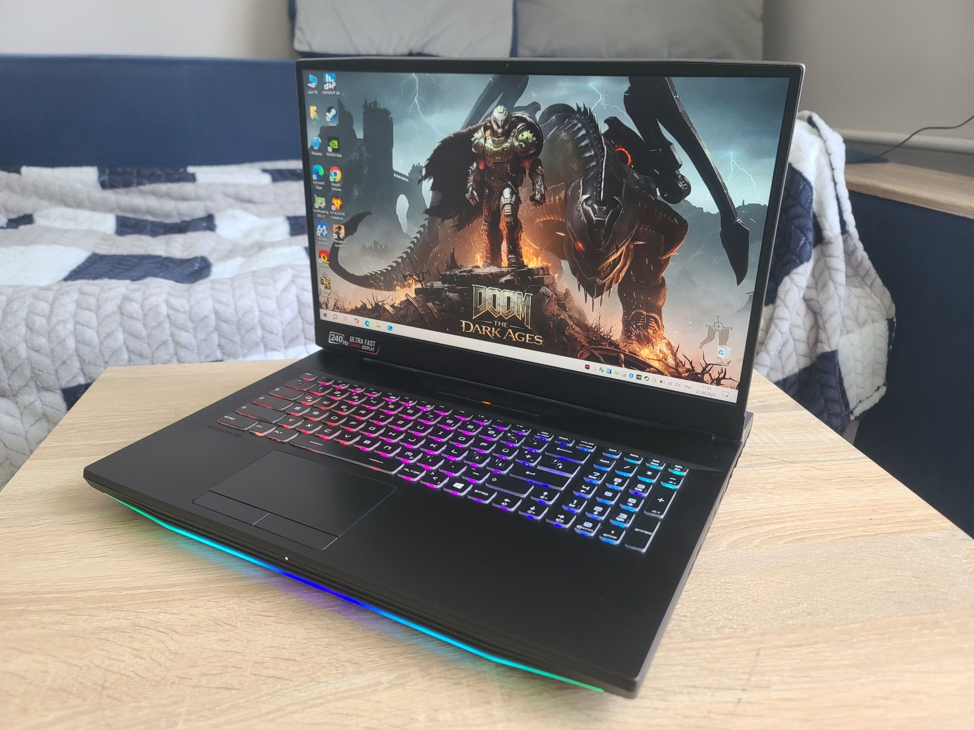 MSI GT76 TITAN 17" FHD 240hz I7-9750h/RTX 2080/Ddr4 32gb/Ssd 512gb