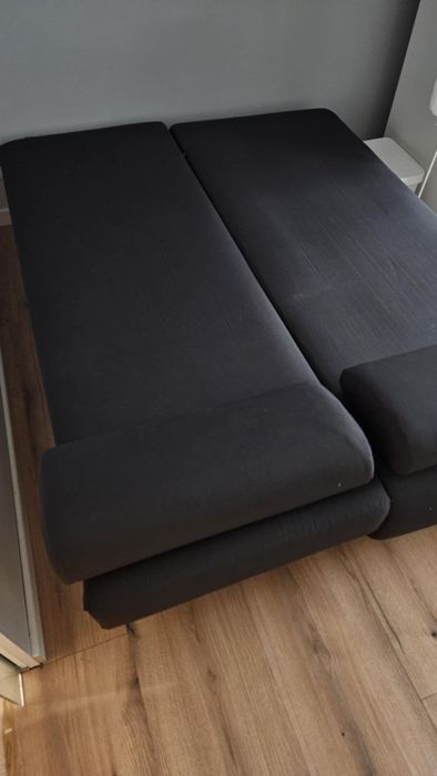 Czarna kanapa z funkcją spania