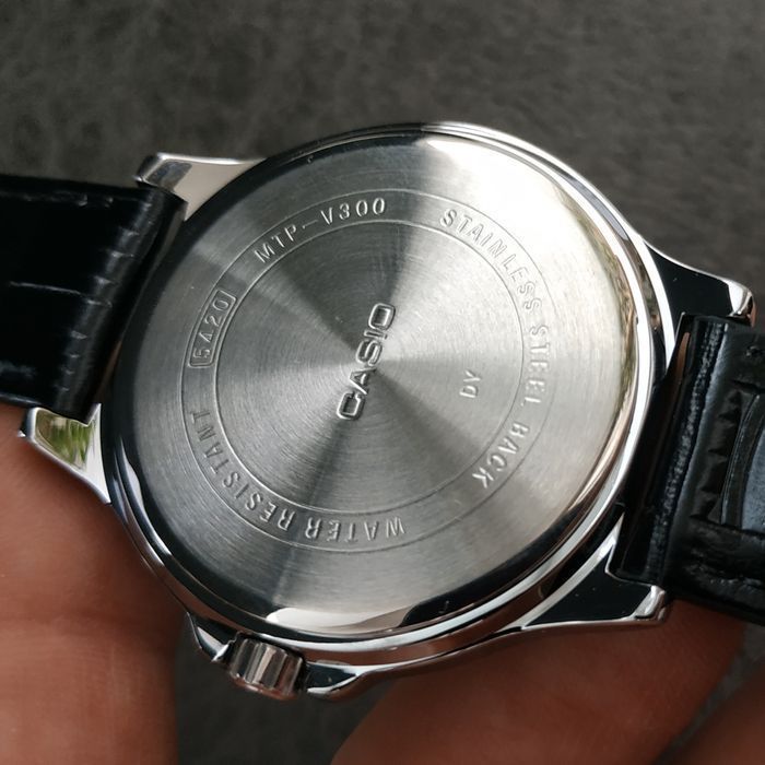 Годинник  Casio MTP-V300L-1 Оригінал Гарантія Часы Касио