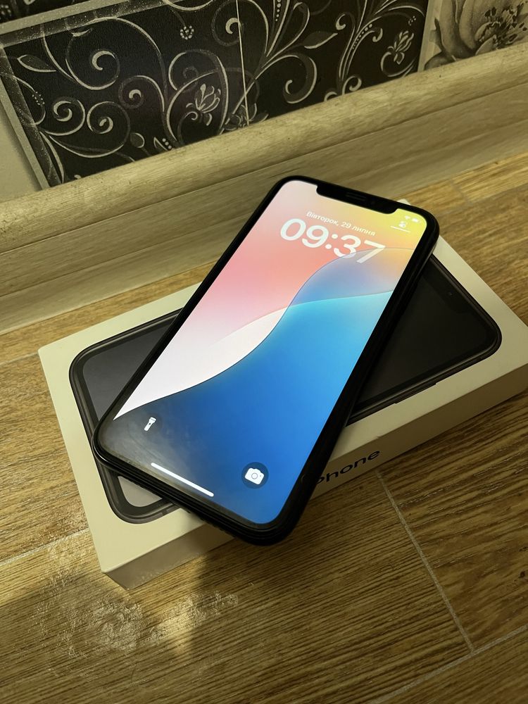 Продам iphone XR 128