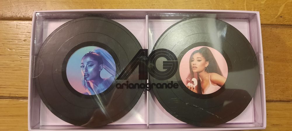 Sprzedam podkładki pod kubek Ariana Grande