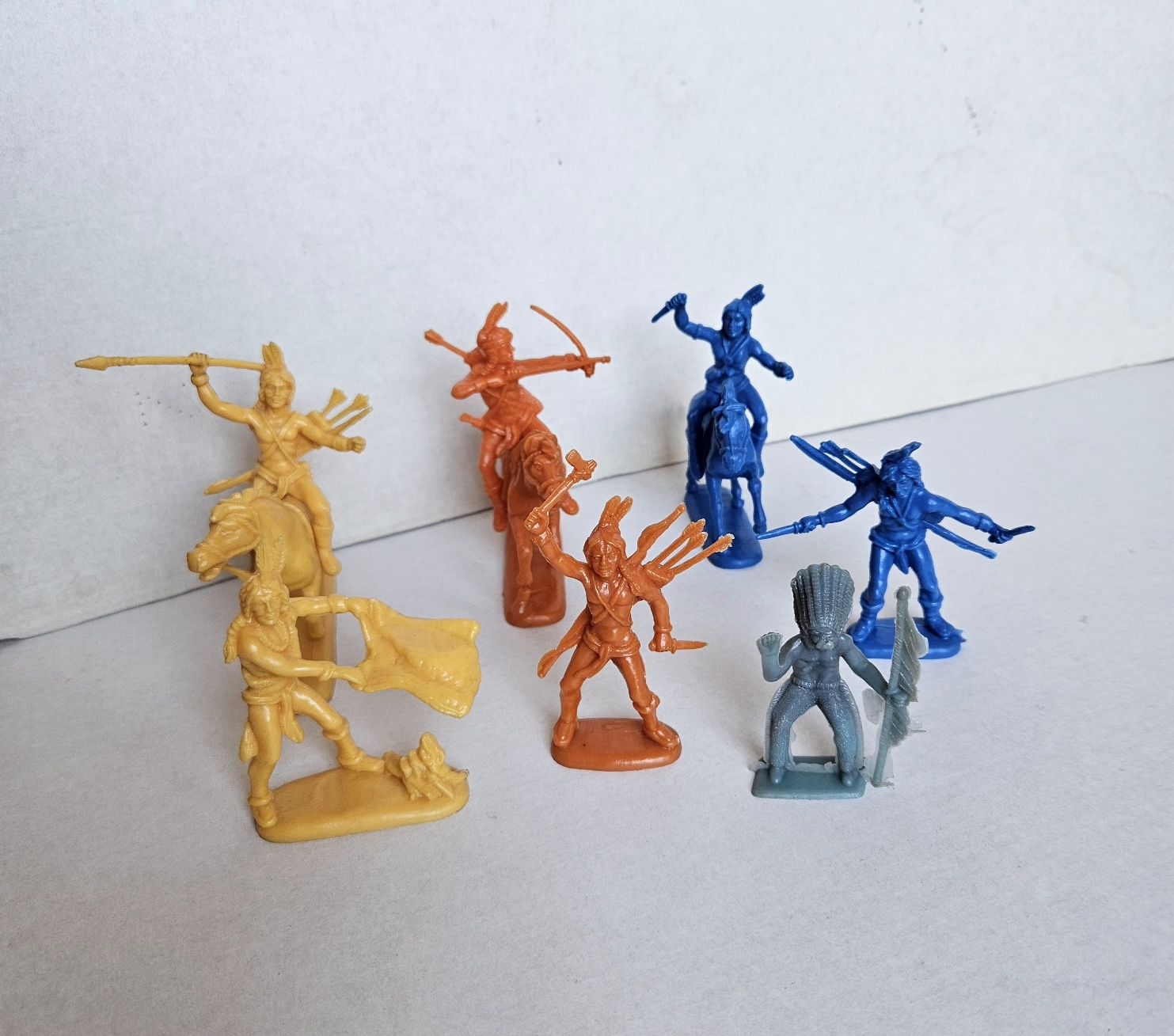 10 Figuras Plástico Índios Usados