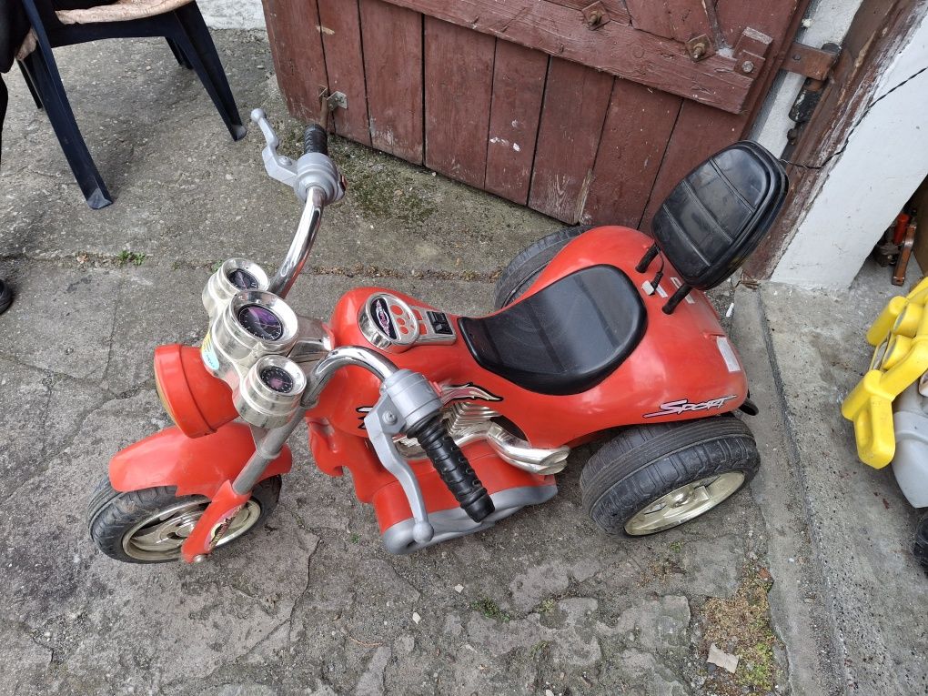 Motorek na akumulator dla dziecka.