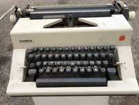 Maquina Escrever Olympia  Vintage