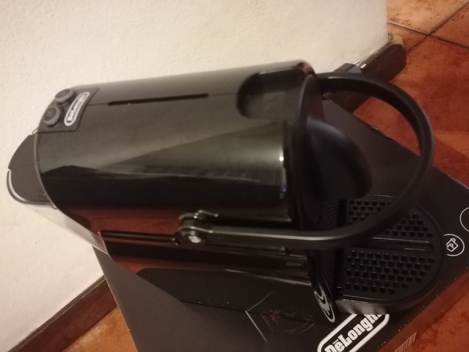Máquina de café Nespresso INISSIA DeLonghi