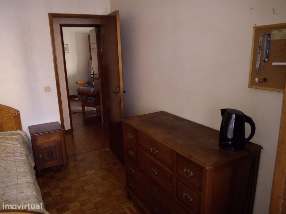 69362 - Quarto com cama de solteiro em...