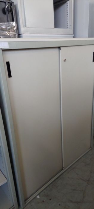 Armários metálico cor cinzento