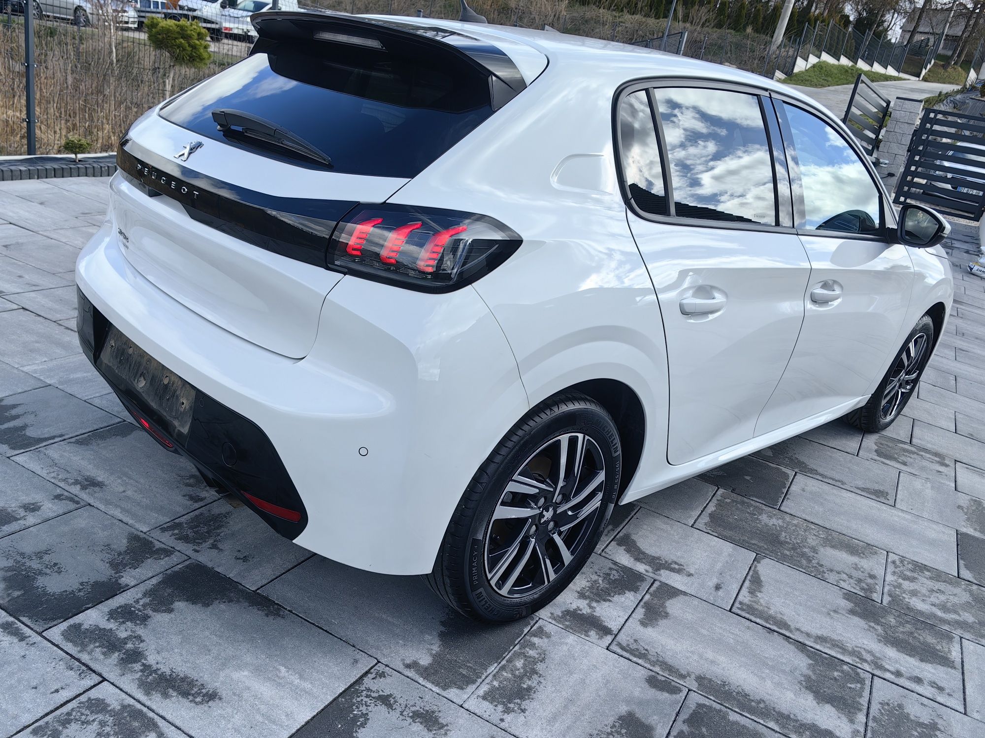 Peugeot 208 1.2 turbo 100 koni 2021r kamera cofania full led