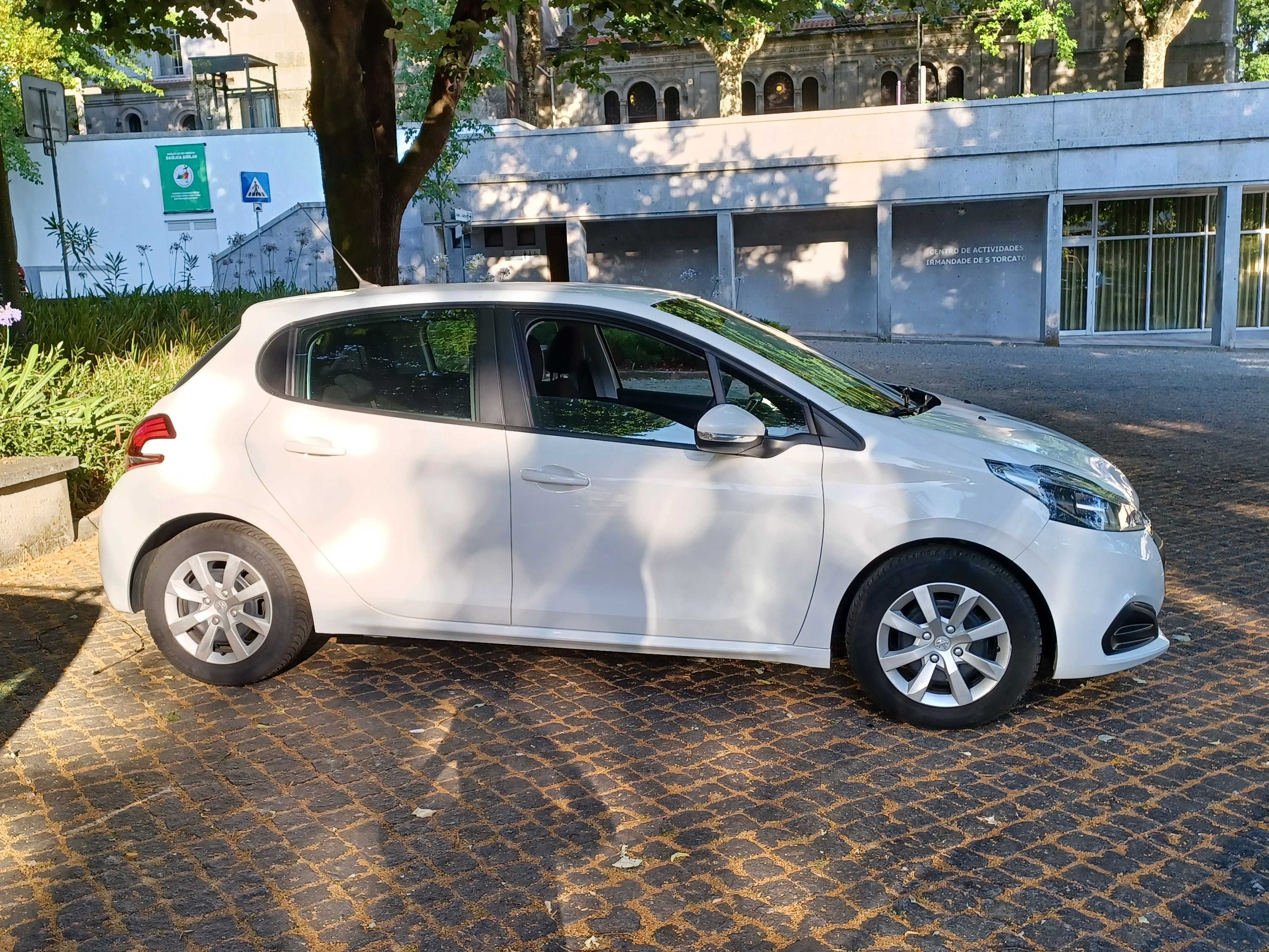 Vendo peugeot 208 active.