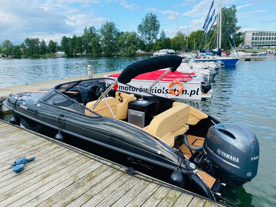 Super nowoczesna motorówka St. Tropez - dostępne / łódź motorowa