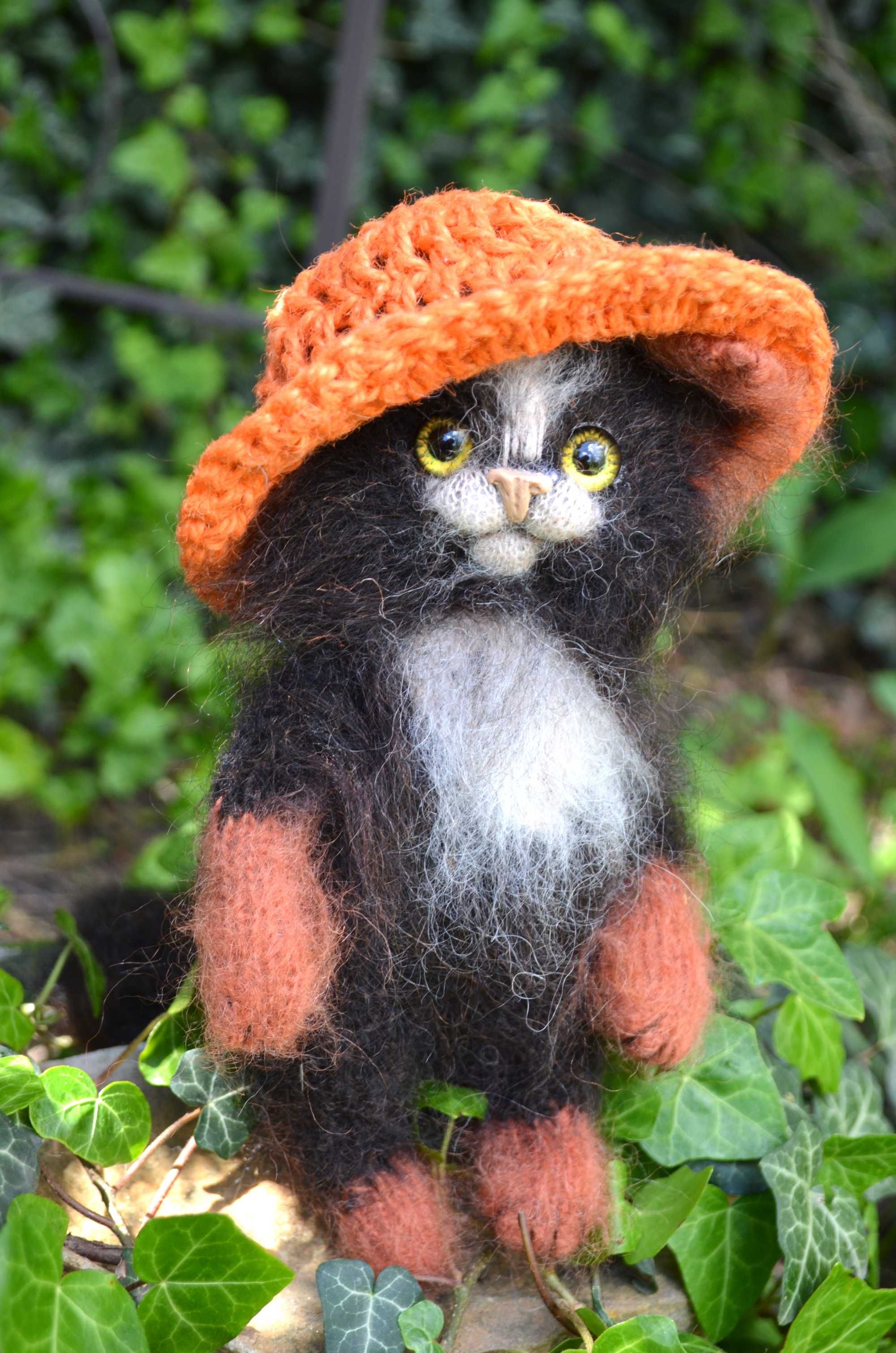 Пушистый шоколадный котенок в шляпе, каркасная декоративная игрушка