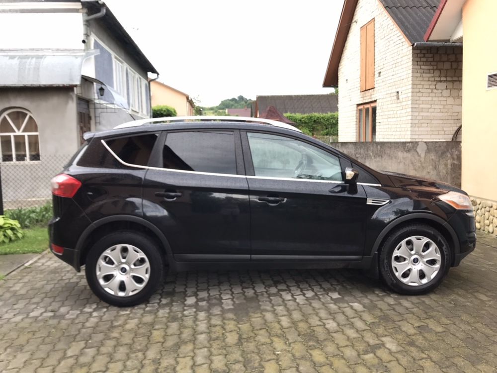 Ford Kuga 2012 року