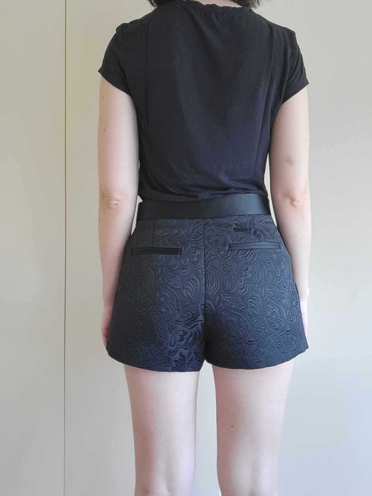 Calções Curtos Pretos Lavrados - ZARA