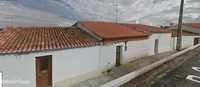 Moradia T3 em banda, com 125m2, em terreno com 423m2, no centro de ...