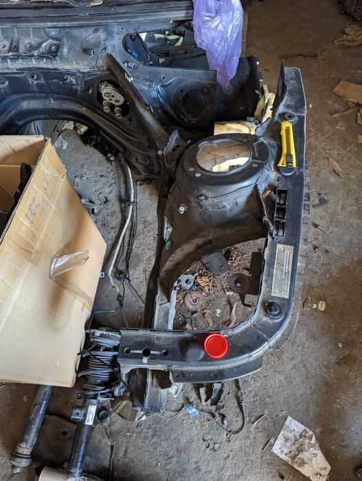 Кузов четверть стойка крыло пистолет стакан лонжерон порог BMW f30 f32