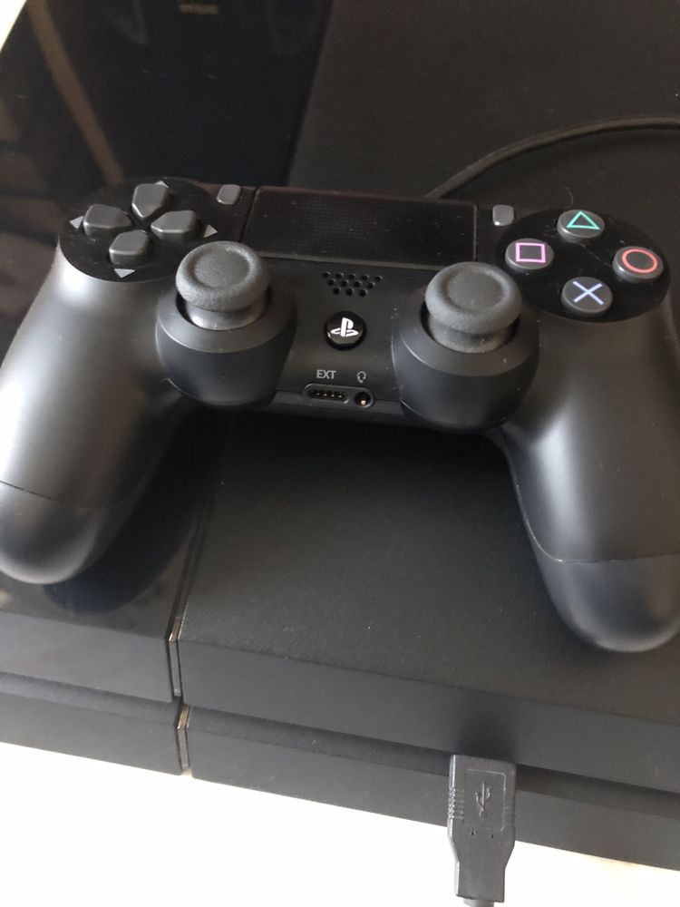 Consola PS4 c/comando original