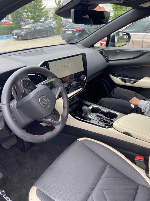 Lexus NX350h OMOTENASHI + luxury, hak, koła zimowe, po serwisie
