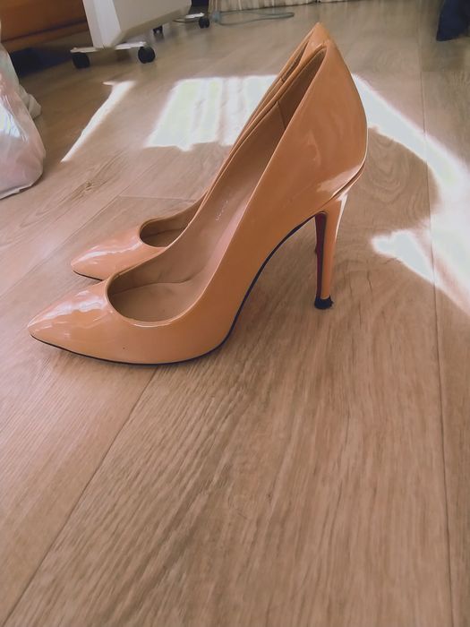 Туфлі лодочки, лабутени, шкіра