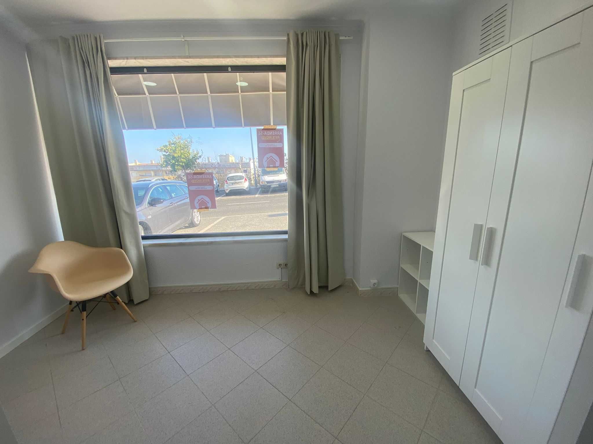 Arrenda-se Loja Remodelada para T2 - 875€ c/ internet incluída.