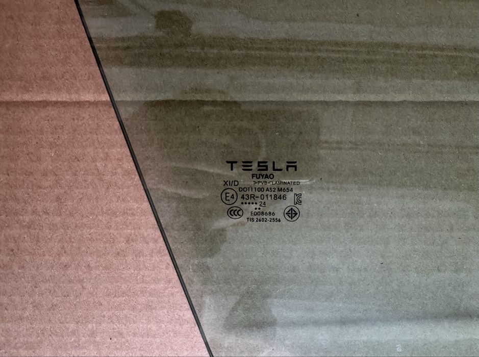 Скло Tesla Model Y ориігнал водійське пасажирське ліве праве водія