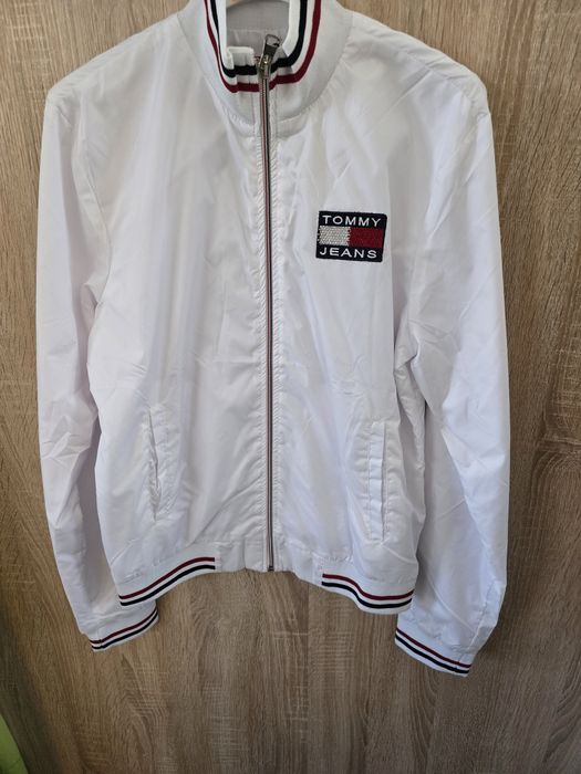 Biala kurtka wiatrówka M