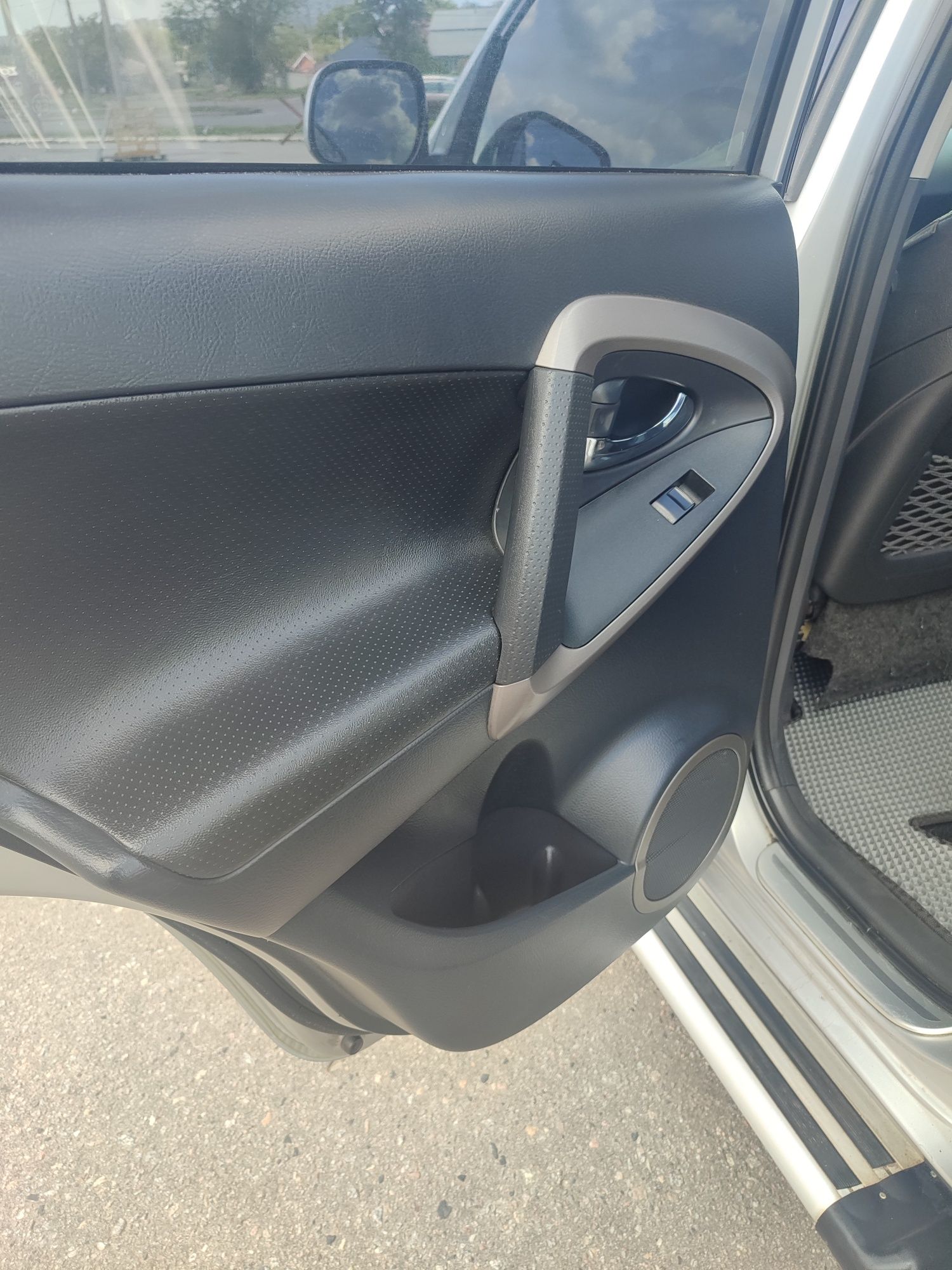 Aвтомобіль Toyota Rav 4 2006