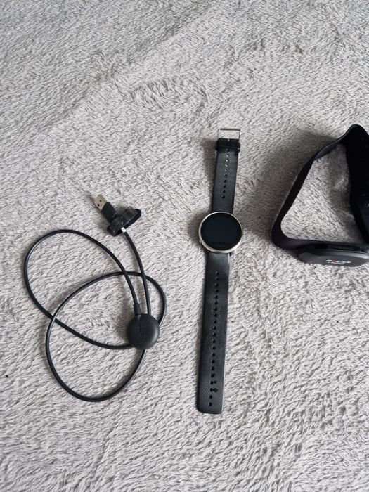 Zegarek sportowy Polar z ładowarką i pasem