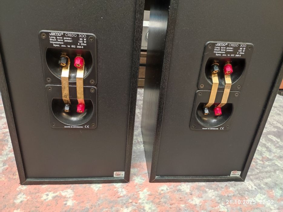 Jamo CREDO 300 6 Ohm Колонки та підставки