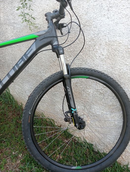 Bicicleta de BTT CUBE aim.
