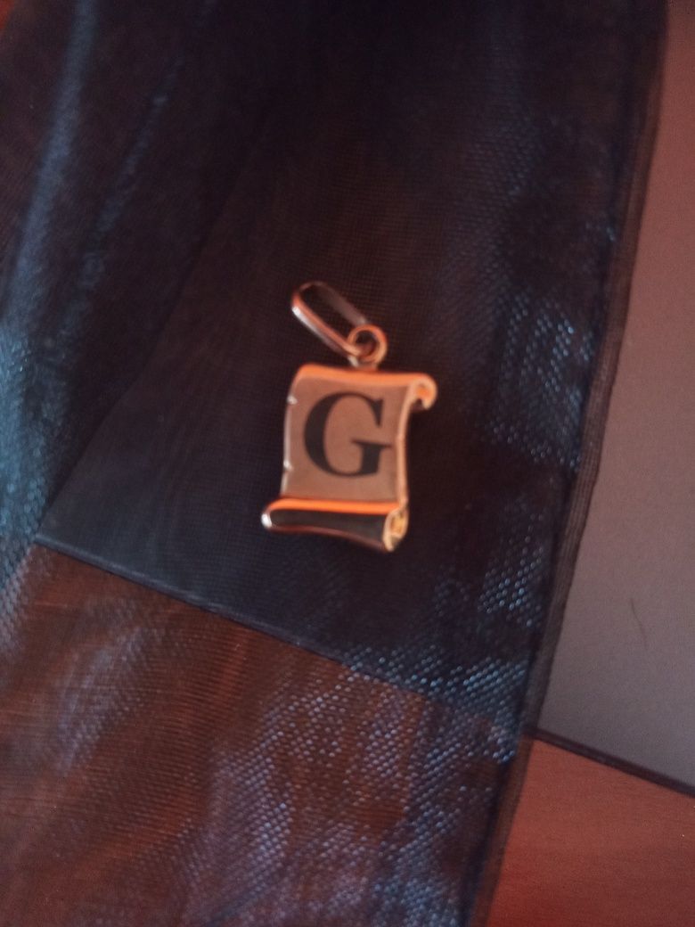 Złota literka "G" zawieszka