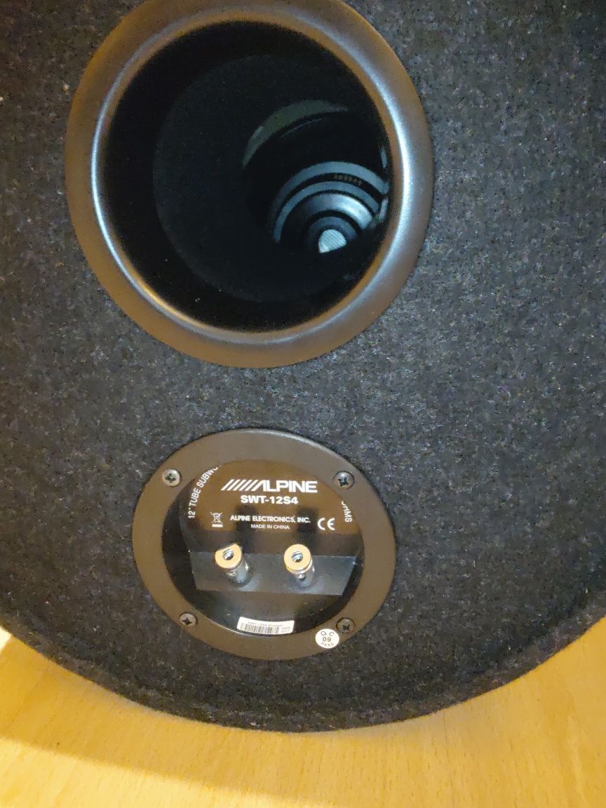 tuba subwoofer skrzynia basowa subufer Alpine 300W